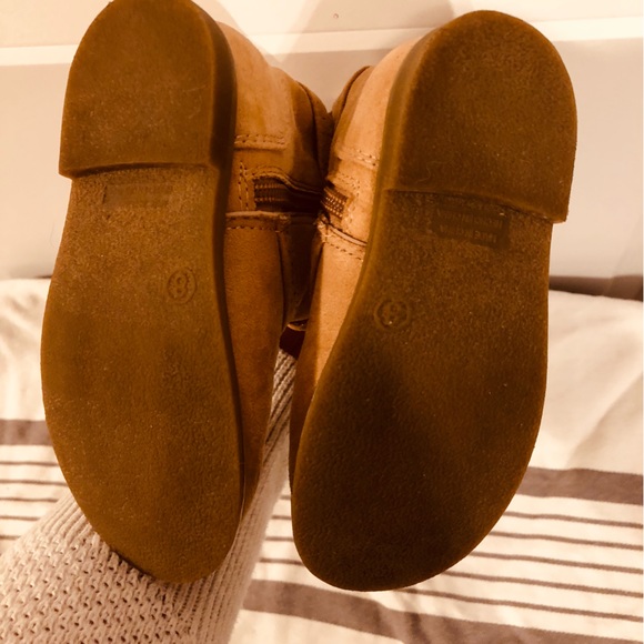 Great used condition girls size 8 tan boots. - Picture 2 of 4